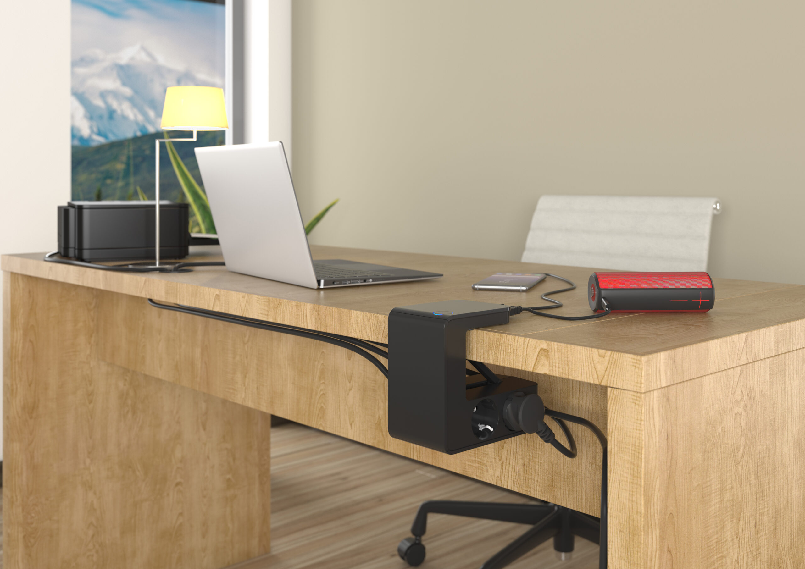 شارژهای موبایل روی میز لگراند فرانسه