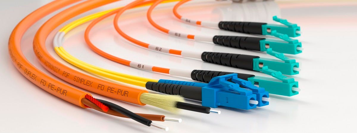 فیبر سینگل مود (Single Mode Fiber)، انواع، مزایا، معایب و کاربردها